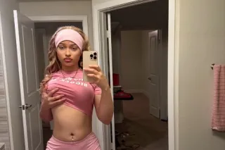 Gorgeous Russian Upscale Babe - Image 1